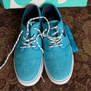 NWOT-Nike ZOOM ‘Stephan Janoski’  Teal Sneakers with White Accents 41 EU